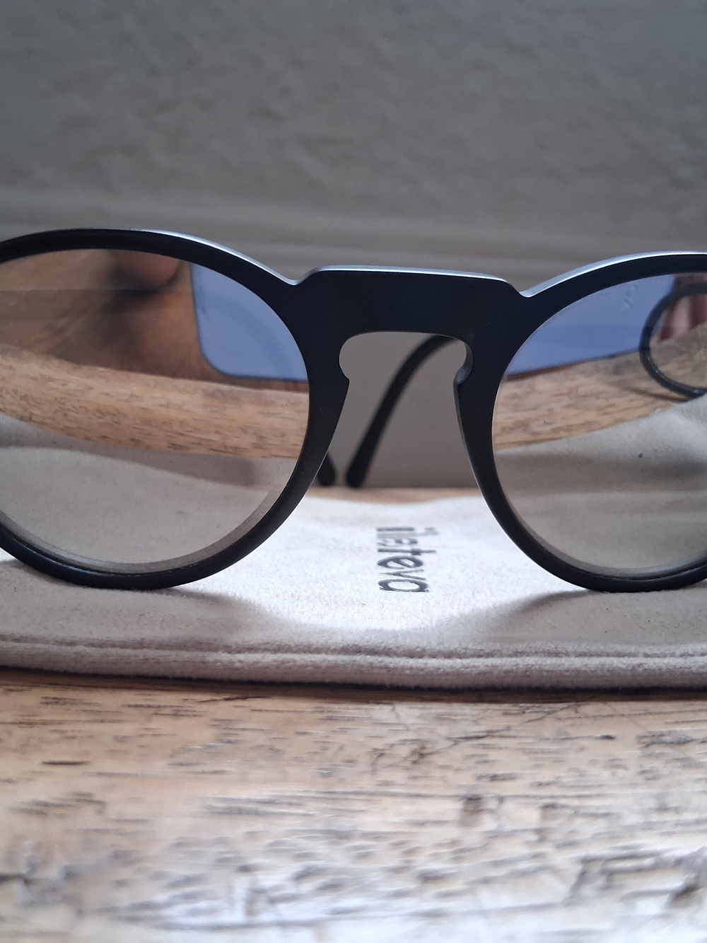 Illesteva Black Round Frame Mirrored Sunglasses.